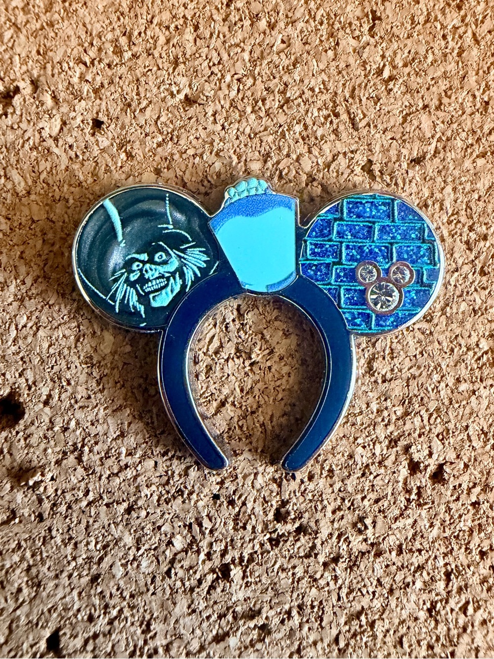 Disney World Hidden Disney 2026 Wave A Ears Super Chaser Pin - Hatbox Ghost